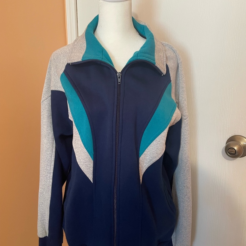 Santolina bay vintage Women's navy blue, green and Gray sweater